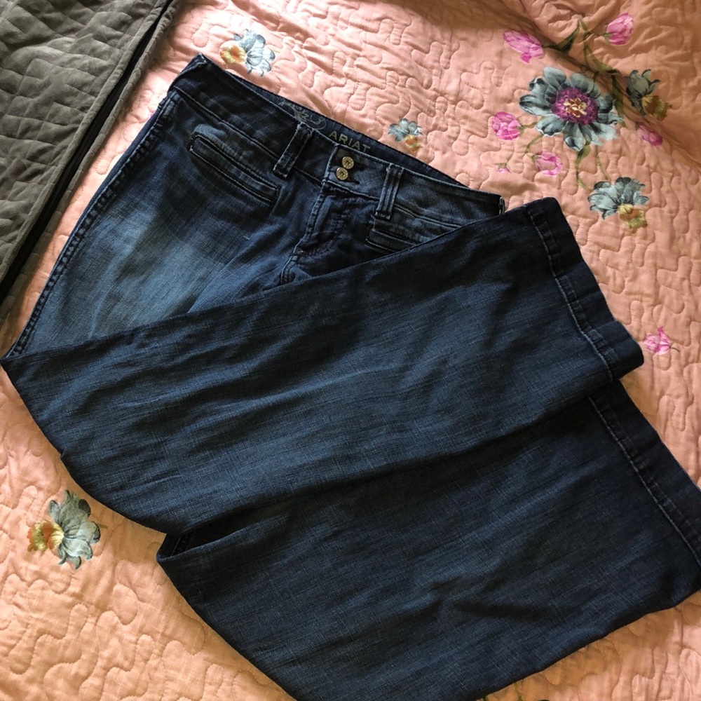 ARIAT Flare Jeans